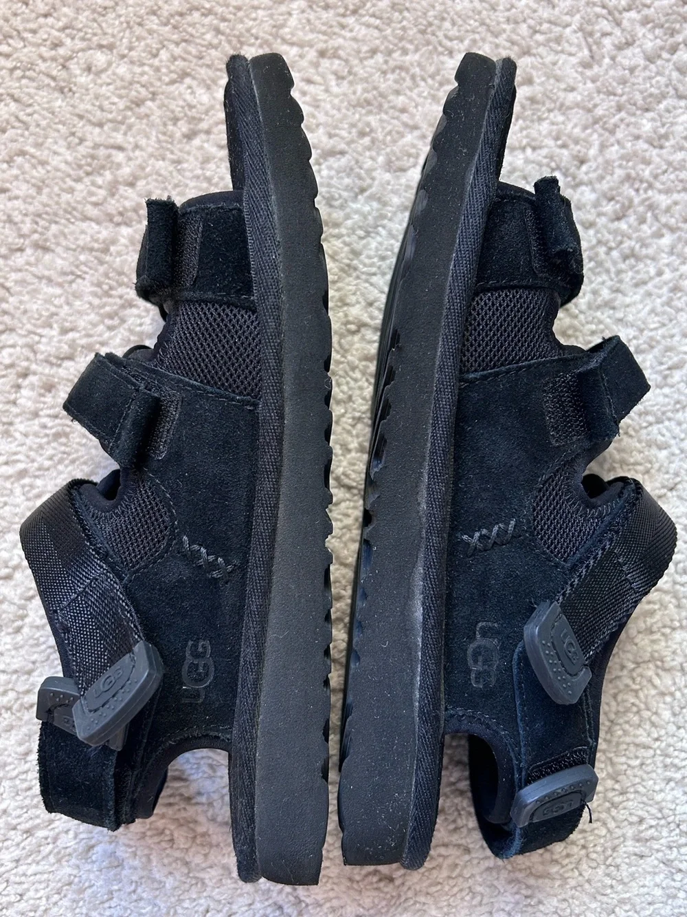 UGG Big Kid Unisex Goldencoast Suede Adjustable Multistrap Sandal Black Sz 4